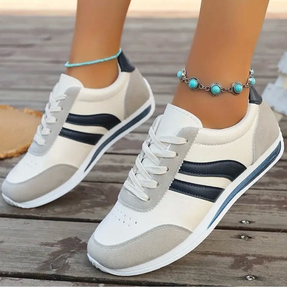 It is Well Boutique Lightweight Fashion Sneakers; size 40 (US 8) - Picture 6 of 7